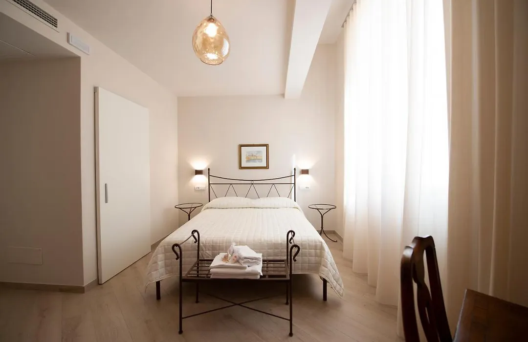 Villino Aliboni - Camere a 2 passi dal mare-1